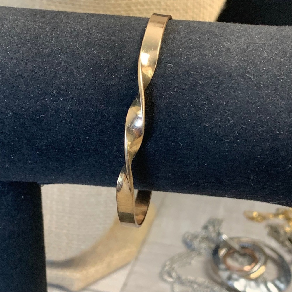 Gold Tone Twisted Cuff Bracelet Ball End Caps Minimalist Jewelry 7 Inch